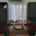 Το Διαμερισμα Τησ Μαιρησ Or Mary\'S Apartment