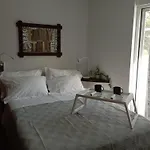 Το Διαμερισμα Τησ Μαιρησ Or Mary\'S Apartment