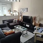 Το Διαμερισμα Τησ Μαιρησ Or Mary\'S Apartment
