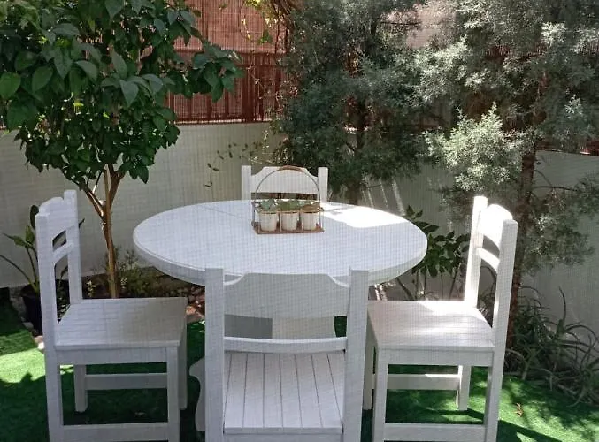 Το Διαμερισμα Τησ Μαιρησ Or Mary\'S Apartment
